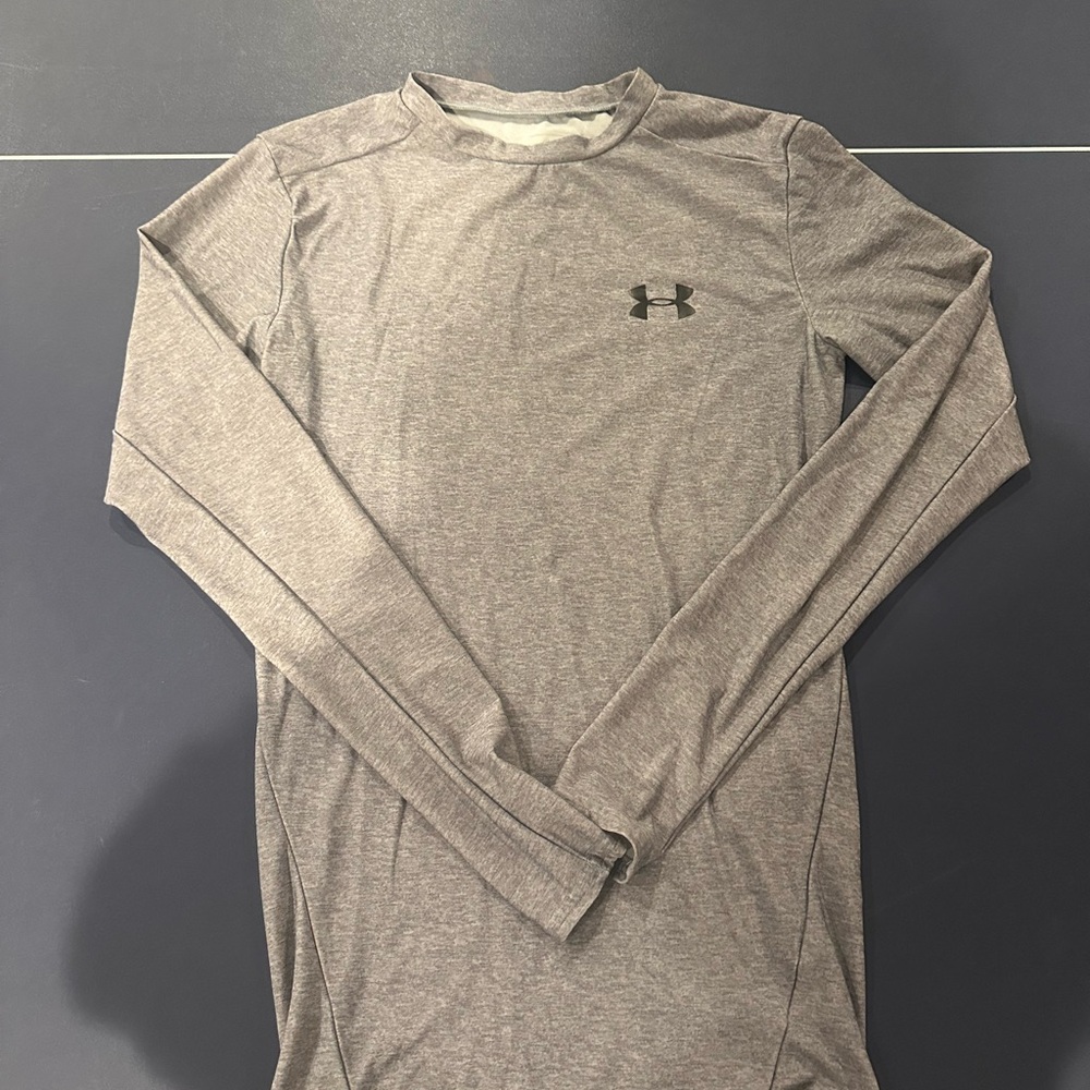 Under Armor Gray Long Sleeve Athletic Shirt